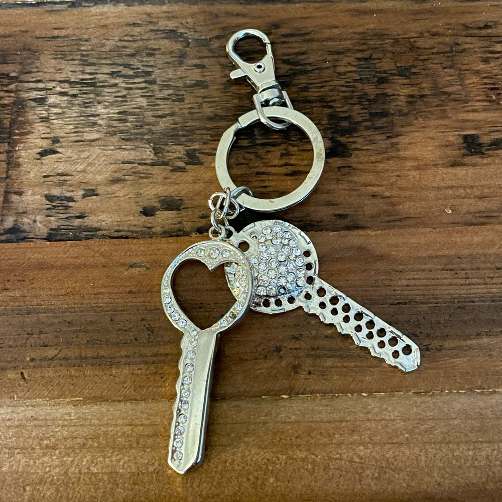 “Two Keys in One” Rhinestone Keychain - Picture 1 of 2